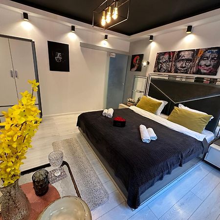 The Fame - Modern Studio In Top Location & Parking Apartment Craiova Exterior photo