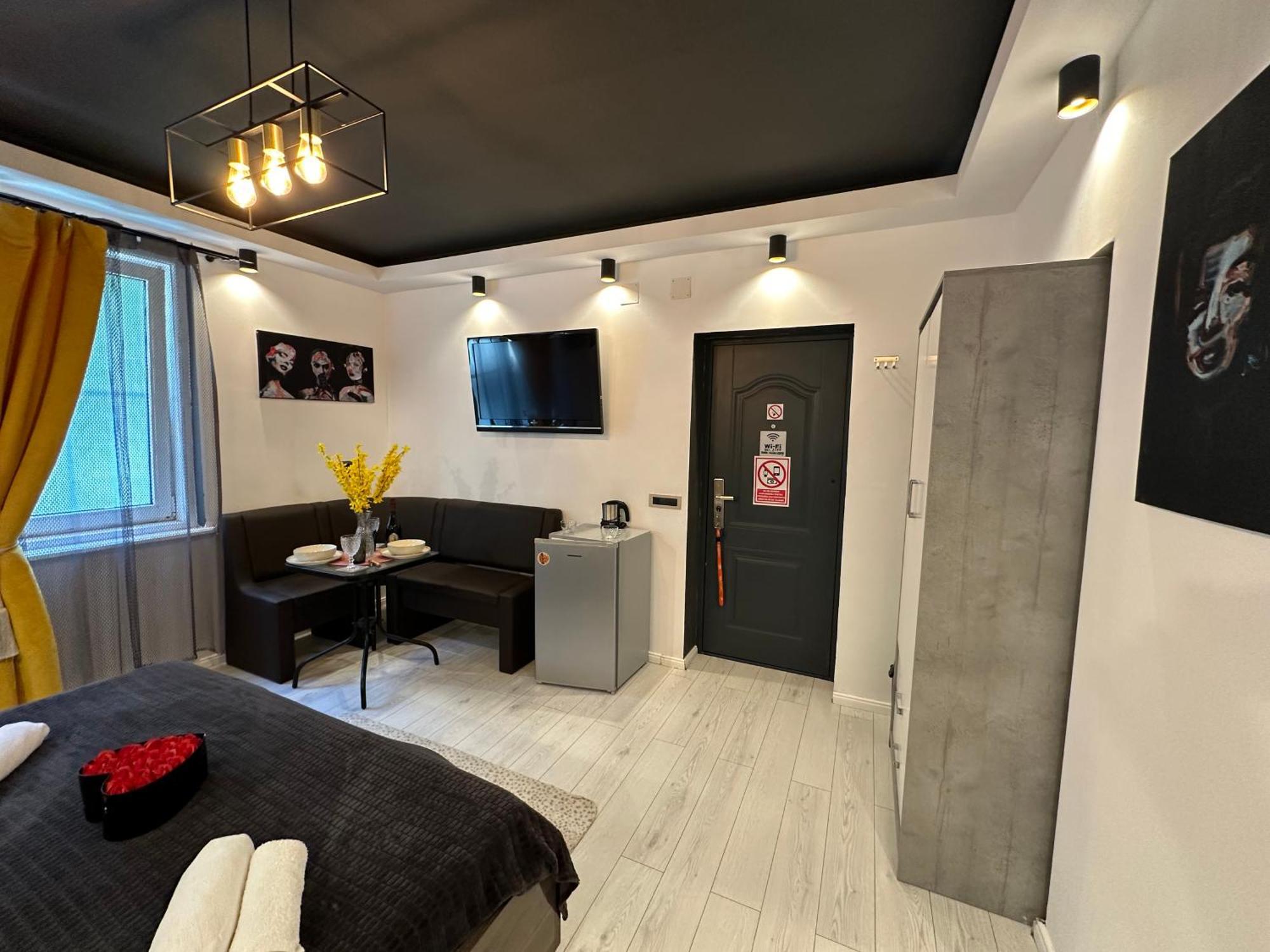 The Fame - Modern Studio In Top Location & Parking Craiova Exterior photo