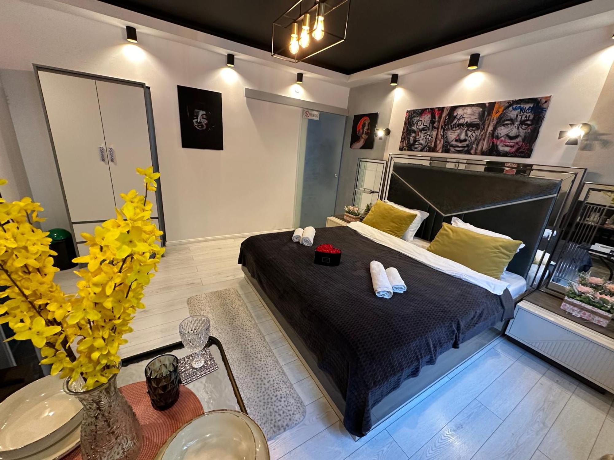 The Fame - Modern Studio In Top Location & Parking Craiova Exterior photo